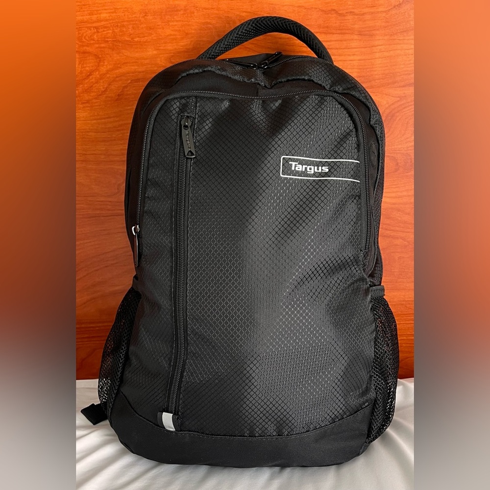 New TARGUS 15.6” Sport LAPTOP Backpack